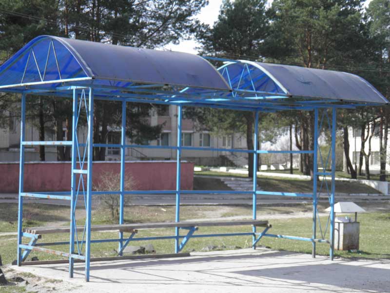 В Заболотті із сучасних зупинок зосталися одні каркаcи