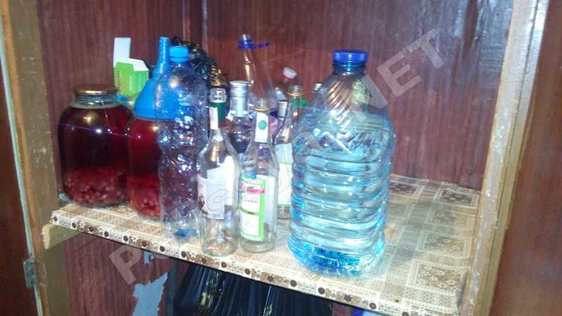 Півтони самогонної закваски, 20 літрів самогону і самогонний апарат виявили у мешканця Кузнецовська