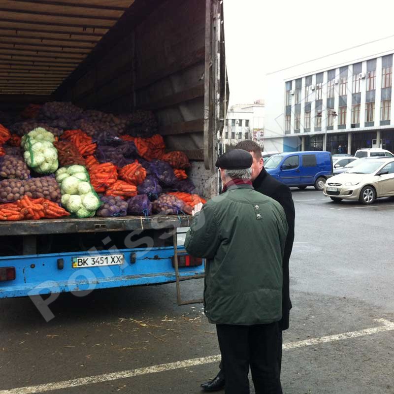 Рівненські фермери відправили українським солдатам в Криму 25 тонн продуктів
