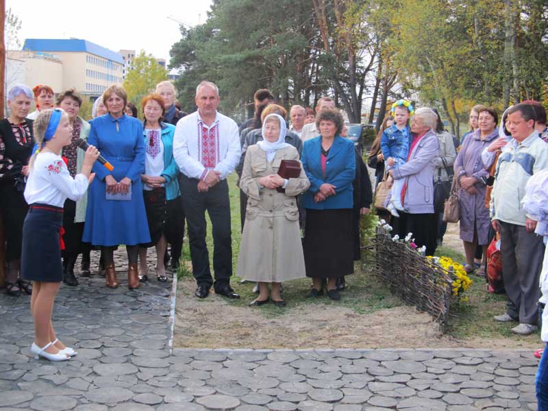 В Кузнецовську відкрили пам’ятник Шевченку В Кузнецовську відкрили пам’ятник Шевченку