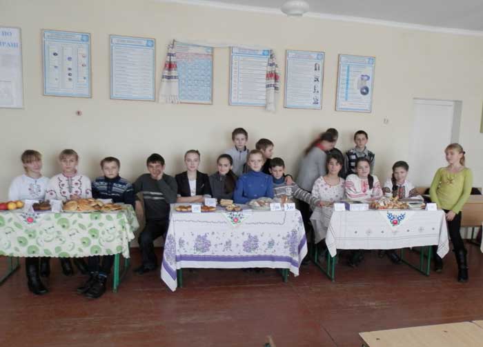 благодійний ярмарок  в Ромейківській загальноосвітній школі  I-III ступенів 