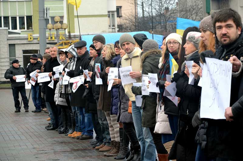 Рівненські журналісти провели акція протесту Рівненські журналісти провели акція протесту