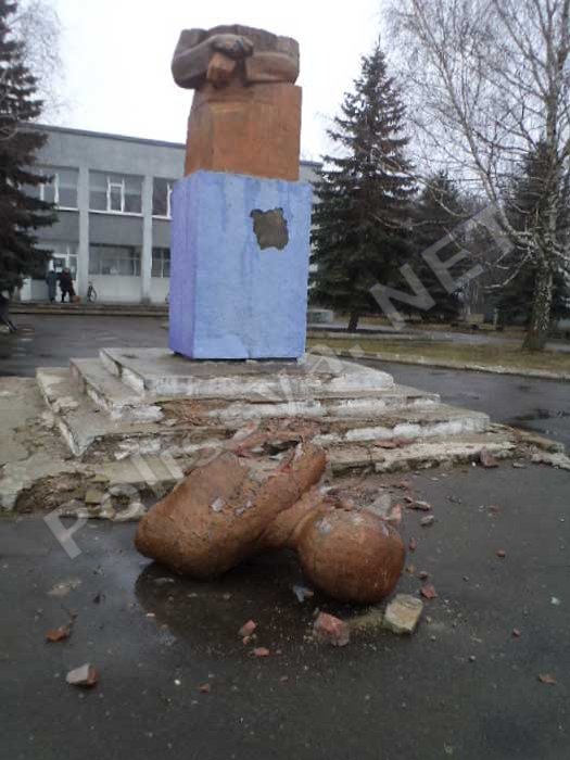 У селі Каноничі Володимирецького району повалили пам’ятник Калініна