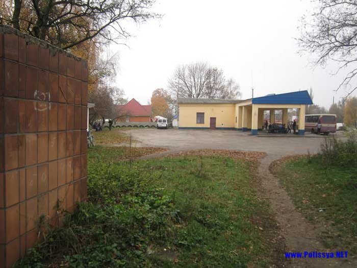 Туалет біля автостанції у Володимирці