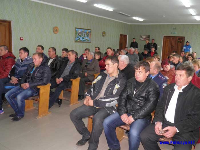 Триває обговорення з представниками влади на сільських зборах в Жовкинях на Володимиреччині