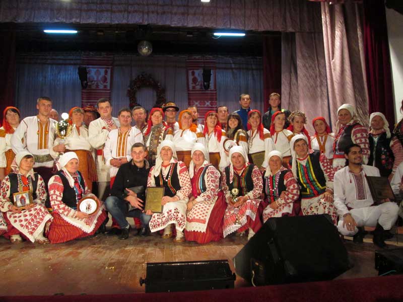 народний аматорський фольклорний колектив «Берегиня» с.Городець  з колективом  «Космацька  писанка» м.Івано – Франківськ
