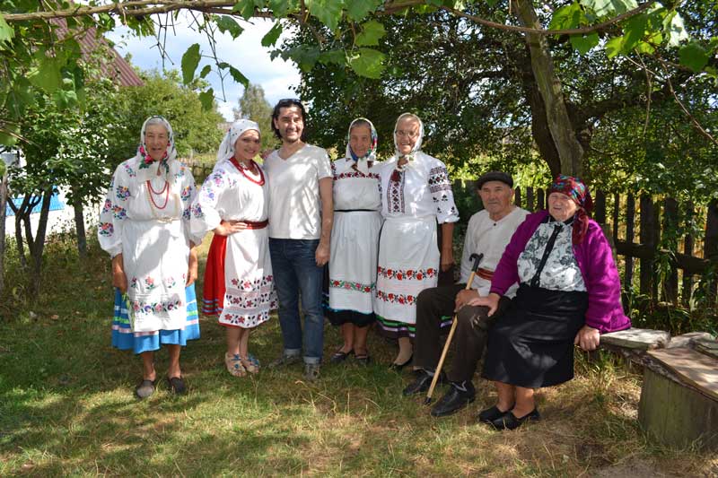 паризький фотомитець з буковинським корінням Юрій Білак в Хиночах паризький фотомитець з буковинським корінням Юрій Білак в Хиночах