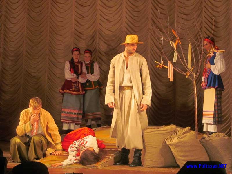 Вистава «Лимерівна» зібрала повний зал у Володимирецькому БК
