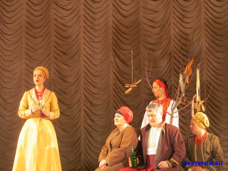 Вистава «Лимерівна» зібрала повний зал у Володимирецькому БК