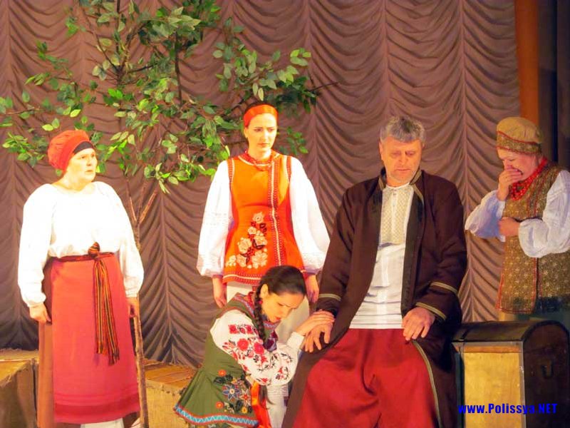 Вистава «Лимерівна» зібрала повний зал у Володимирецькому БК