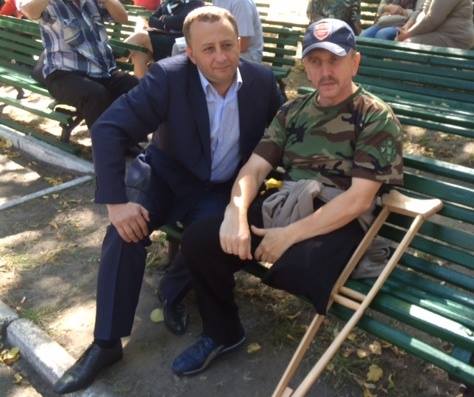 Василь Яніцький з одним із командирів батальйону 