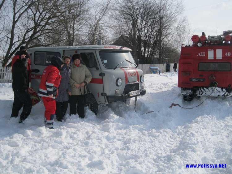 Володимирецькі рятувальники допомогли породіллі добратися до пологового будинку