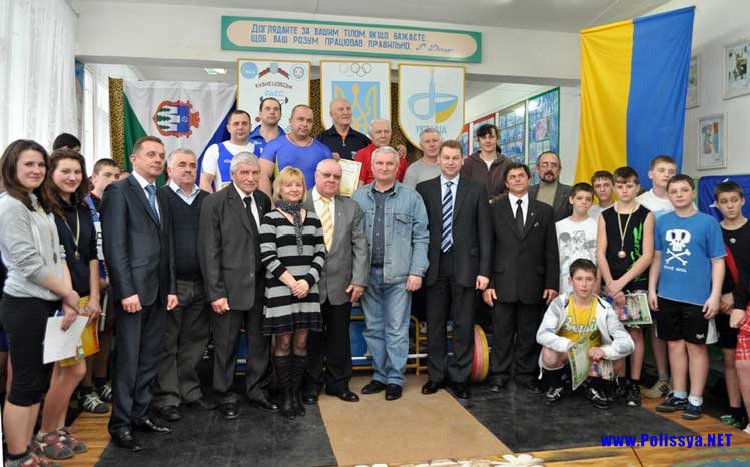 Важкоатлети Рівненщини помірялися силою у Кузнецовську