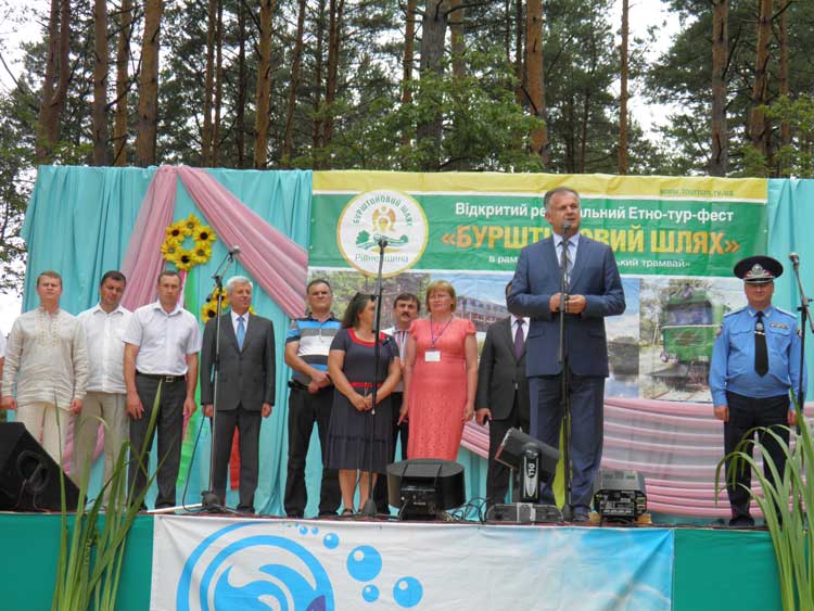 Фестиваль відкриває губернатор області Василь Берташ Фестиваль відкриває губернатор області Василь Берташ