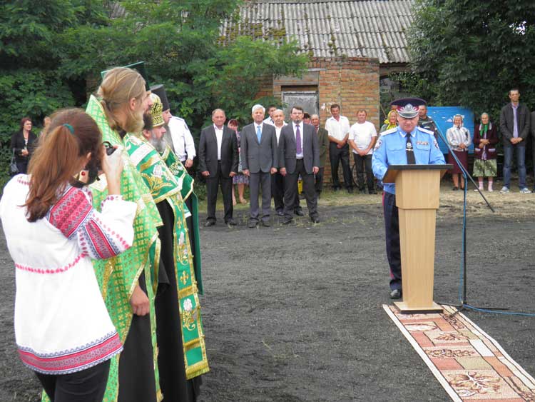 Рівненські міліціонери збудували капличку в Маюничах