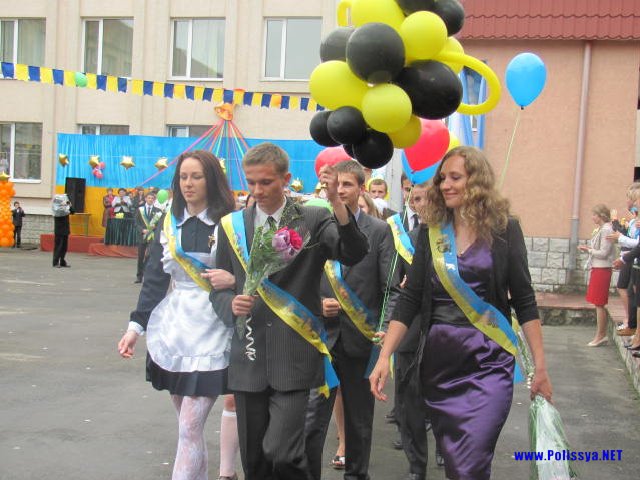Свято останнього дзвоника у Володимирецькому колегіумі