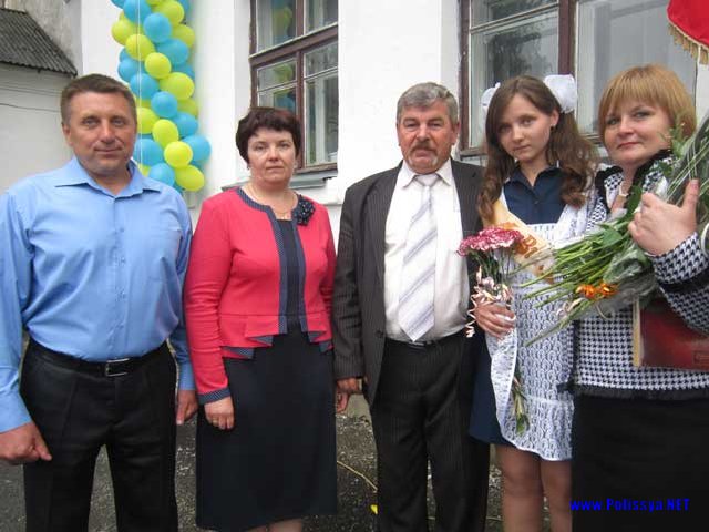 Свято останнього дзвоника у Володимирецькій школі №1