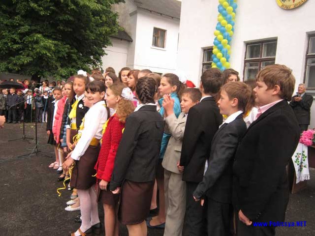 Свято останнього дзвоника у Володимирецькій школі №1