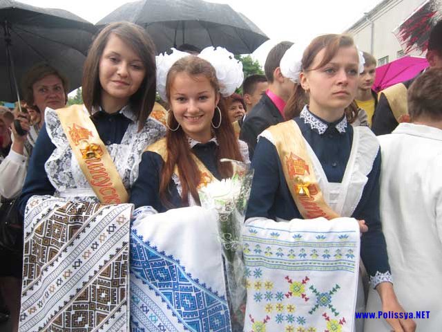 Свято останнього дзвоника у Володимирецькій школі №1